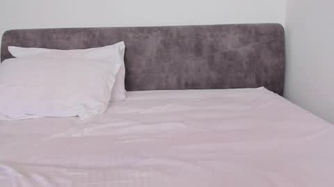 hey im anna online show from March 7, 2025, 9:40 am