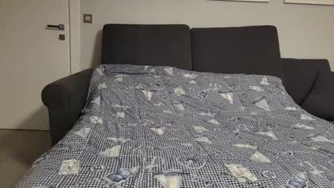 Snapshot of little_sakuraxxx chatting on January 1, 2025, 4:07 am GiuliaFrancesco online show from January 1, 2025, 4:07 am