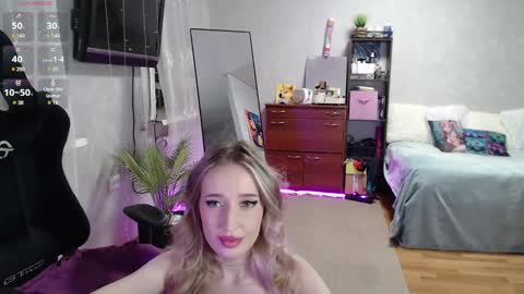 Snapshot of little_sofa99 chatting on March 4, 2025, 12:39 am Sonya online show from March 4, 2025, 12:39 am