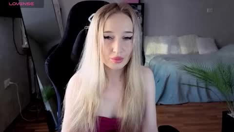 Snapshot of little_sofa99 chatting on September 16, 2025, 1:34 pm Sonya online show from September 16, 2025, 1:34 pm