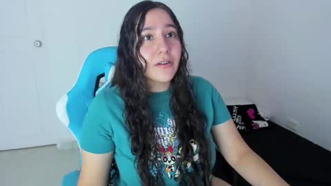 Laire  online show from December 18, 2025, 10:16 pm