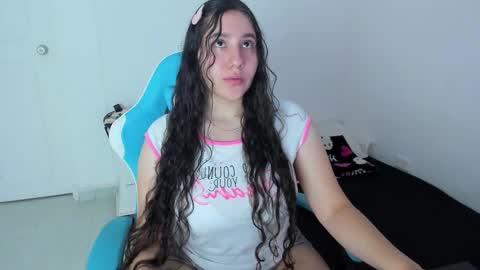 Laire  online show from December 19, 2025, 10:28 pm