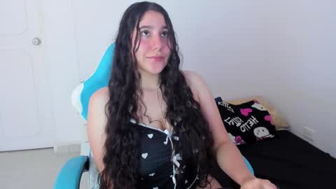 Laire  online show from February 7, 2026, 8:45 pm