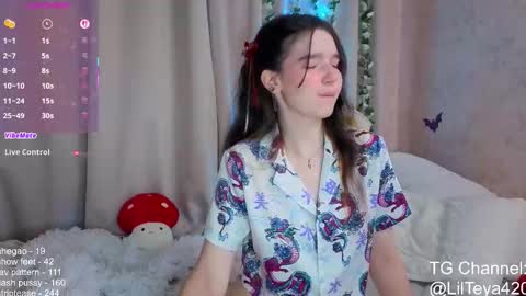 Snapshot of little_teya chatting on October 28, 2025, 12:52 pm little Teya online show from October 28, 2025, 12:52 pm