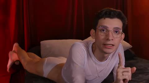 Snapshot of little_twiink chatting on February 14, 2026, 1:35 am Juan Ferrer online show from February 14, 2026, 1:35 am