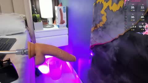 little_valentinaa online show from April 22, 2026, 11:56 am