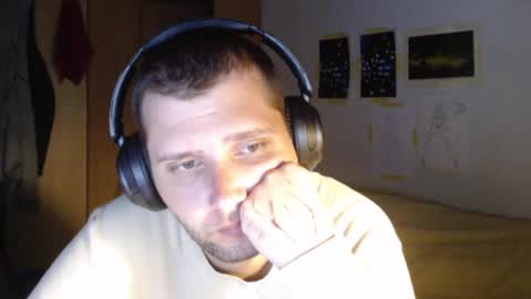 littlealien7 online show from November 11, 2025, 12:49 pm