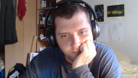 littlealien7 online show from November 20, 2025, 2:45 am