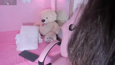 Snapshot of littlearii chatting on October 2, 2025, 7:10 pm Ari online show from October 2, 2025, 7:10 pm