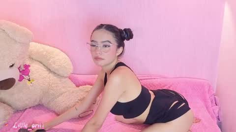 Snapshot of littlearii chatting on May 26, 2026, 7:10 pm Ari online show from May 26, 2026, 7:10 pm