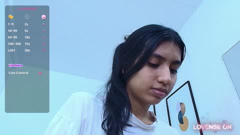 Snapshot of littlee_emilyy_ chatting on December 1, 2024, 4:29 pm Emily online show from December 1, 2024, 4:29 pm