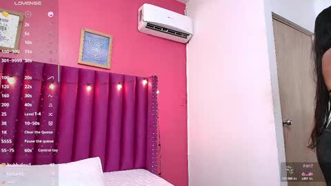 Snapshot of littlee_emilyy_ chatting on February 12, 2025, 3:07 am Emily online show from February 12, 2025, 3:07 am