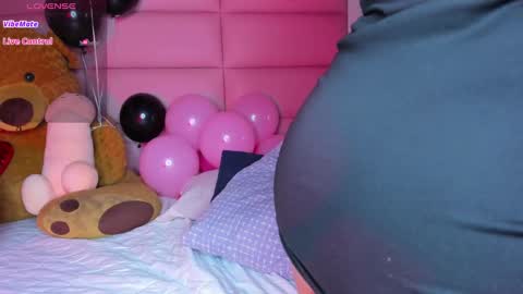 Snapshot of littlee_emma_ chatting on December 19, 2024, 3:40 am littlee_emma_ online show from December 19, 2024, 3:40 am