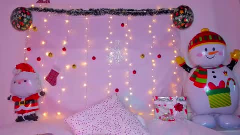 Snapshot of littlee_emma_ chatting on December 23, 2024, 9:16 am littlee_emma_ online show from December 23, 2024, 9:16 am