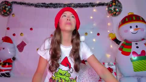 Snapshot of littlee_emma_ chatting on December 26, 2024, 5:47 am littlee_emma_ online show from December 26, 2024, 5:47 am