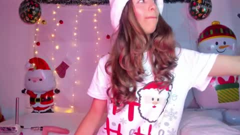 Snapshot of littlee_emma_ chatting on December 28, 2024, 6:39 am littlee_emma_ online show from December 28, 2024, 6:39 am