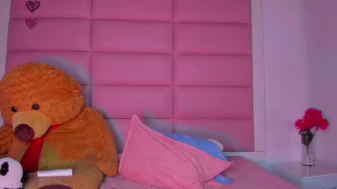 Snapshot of littlee_emma_ chatting on January 11, 2025, 9:04 am littlee_emma_ online show from January 11, 2025, 9:04 am