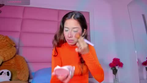 Snapshot of littlee_emma_ chatting on January 12, 2025, 3:17 am littlee_emma_ online show from January 12, 2025, 3:17 am