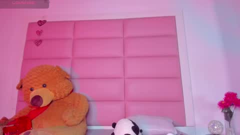 Snapshot of littlee_emma_ chatting on January 27, 2025, 3:15 am littlee_emma_ online show from January 27, 2025, 3:15 am