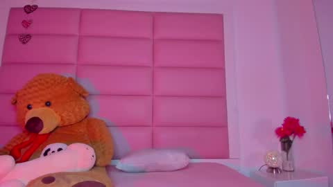 Snapshot of littlee_emma_ chatting on January 31, 2025, 3:20 am littlee_emma_ online show from January 31, 2025, 3:20 am