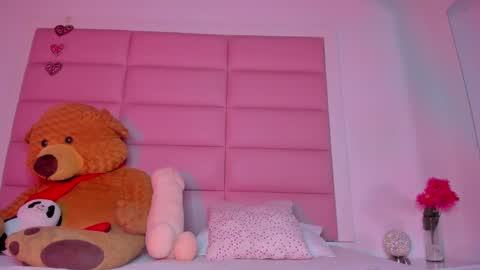 Snapshot of littlee_emma_ chatting on February 8, 2025, 3:30 am littlee_emma_ online show from February 8, 2025, 3:30 am