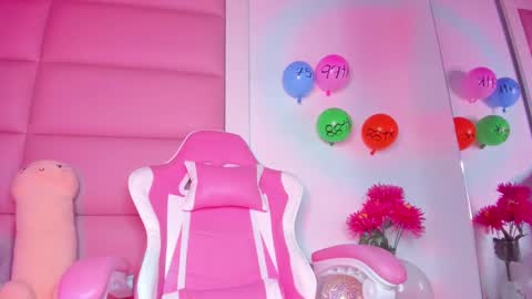 Snapshot of littlee_emma_ chatting on February 9, 2025, 6:33 am littlee_emma_ online show from February 9, 2025, 6:33 am