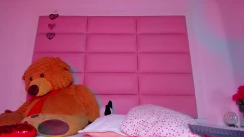 Snapshot of littlee_emma_ chatting on February 12, 2025, 6:08 am littlee_emma_ online show from February 12, 2025, 6:08 am