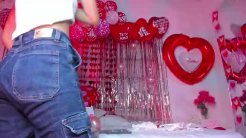 Snapshot of littlee_emma_ chatting on February 15, 2025, 12:15 am littlee_emma_ online show from February 15, 2025, 12:15 am