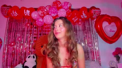 Snapshot of littlee_emma_ chatting on February 17, 2025, 2:53 am littlee_emma_ online show from February 17, 2025, 2:53 am