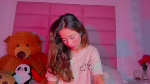 Snapshot of littlee_emma_ chatting on February 19, 2025, 3:06 am littlee_emma_ online show from February 19, 2025, 3:06 am