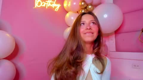 Snapshot of littlee_emma_ chatting on February 22, 2025, 6:28 am littlee_emma_ online show from February 22, 2025, 6:28 am
