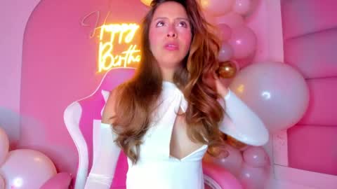 Snapshot of littlee_emma_ chatting on February 22, 2025, 9:34 am littlee_emma_ online show from February 22, 2025, 9:34 am