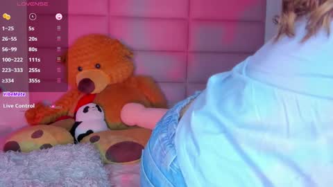 Snapshot of littlee_emma_ chatting on March 6, 2025, 3:35 am littlee_emma_ online show from March 6, 2025, 3:35 am
