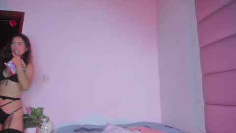 littlee_emma_ online show from September 17, 2025, 7:10 am