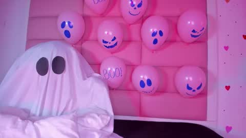 littlee_emma_ online show from October 12, 2025, 3:16 am