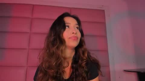 littlee_emma_ online show from November 15, 2025, 11:54 pm