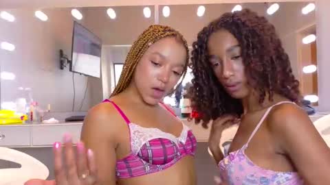 Snapshot of littlejennifer18 chatting on February 26, 2026, 8:52 pm Tip us ask our names online show from February 26, 2026, 8:52 pm