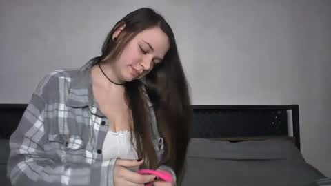 Snapshot of littlejessielov chatting on January 28, 2025, 4:29 am Jessie online show from January 28, 2025, 4:29 am