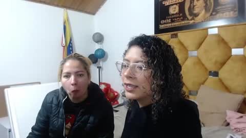 littlejules25 online show from February 18, 2026, 4:52 am