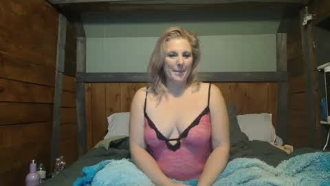 lisanixs online show from January 13, 2025, 1:56 am