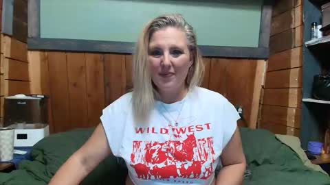 lisanixs online show from April 29, 2026, 1:43 am