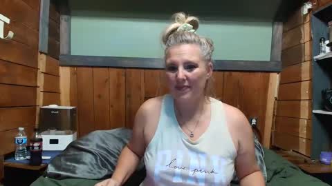 lisanixs online show from April 30, 2026, 9:08 pm