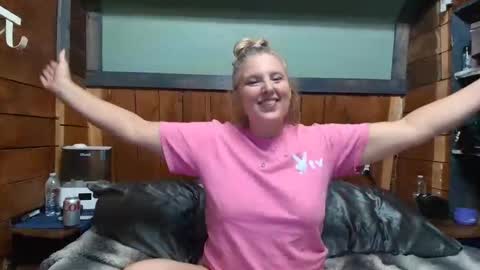 lisanixs online show from May 17, 2026, 2:42 am