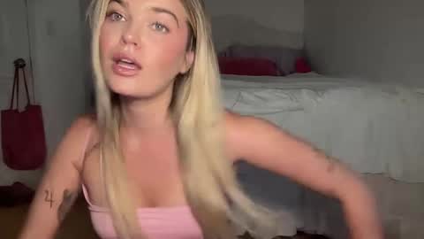 Snapshot of littlemaryjane19 chatting on September 19, 2025, 8:20 pm Marciabrady online show from September 19, 2025, 8:20 pm