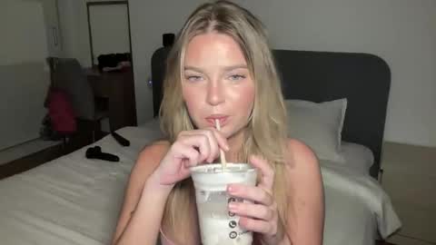 Snapshot of littlemaryjane19 chatting on November 6, 2025, 1:28 am Marciabrady online show from November 6, 2025, 1:28 am