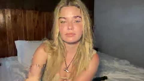 Snapshot of littlemaryjane19 chatting on May 26, 2026, 9:27 am Marciabrady online show from May 26, 2026, 9:27 am