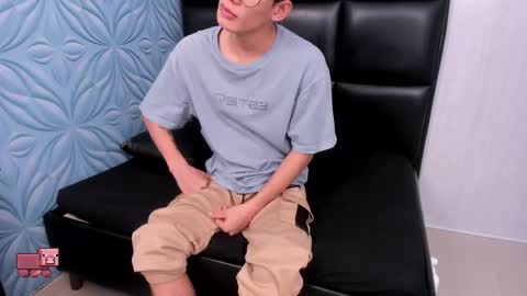 Snapshot of littlemax23 chatting on September 21, 2025, 11:23 am MAX online show from September 21, 2025, 11:23 am