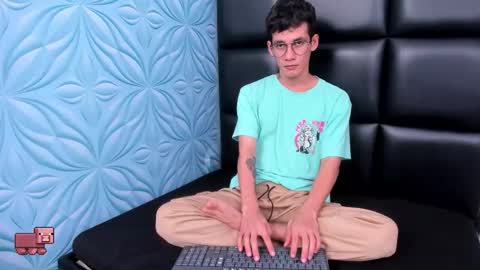 Snapshot of littlemax23 chatting on September 24, 2025, 12:30 pm MAX online show from September 24, 2025, 12:30 pm