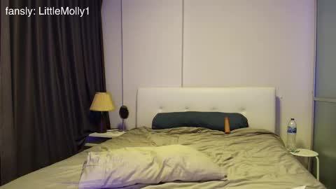 Little Molly online show from November 6, 2025, 4:19 pm