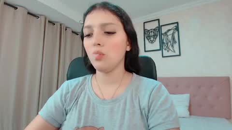 Sarahs Room online show from May 6, 2026, 1:14 am
